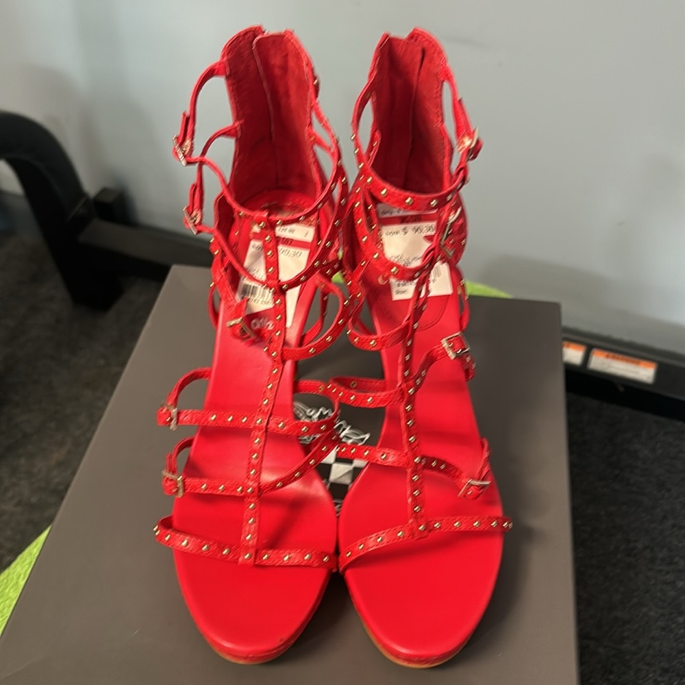 NWT Vince Camuto strappy studded sandals size 9.5 - Picture 3 of 6